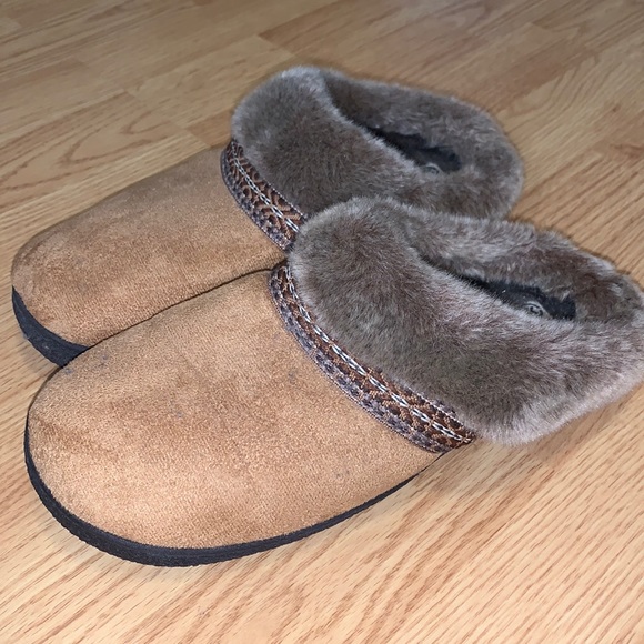 Isotoner faux fur slippers 8.5-9